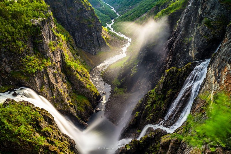 Лес с водопадом норвегия