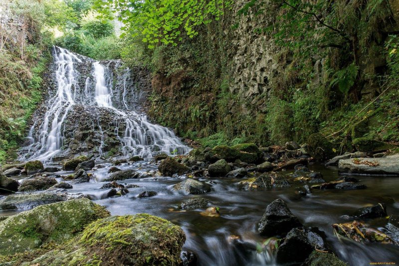 Самурский лес водопад