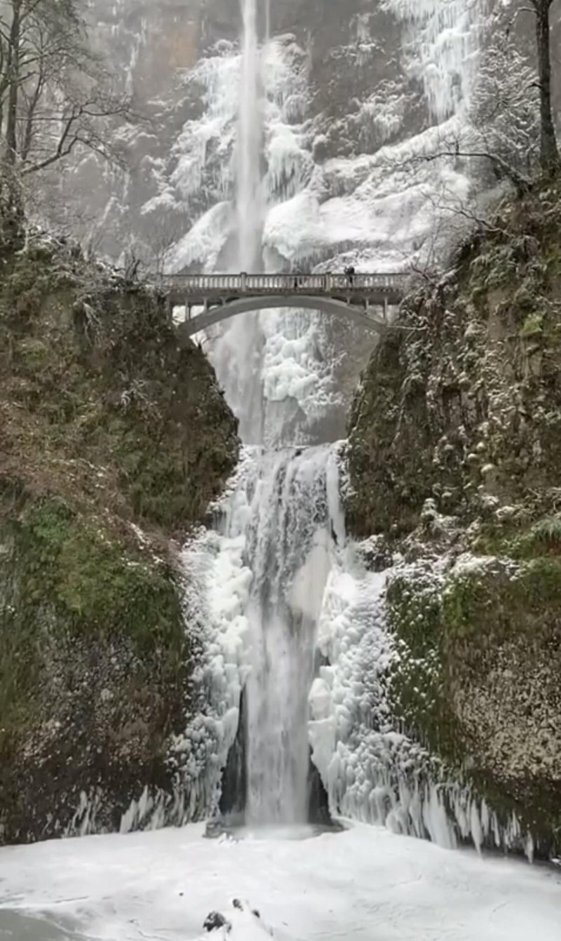 Водопад малтнома зимой