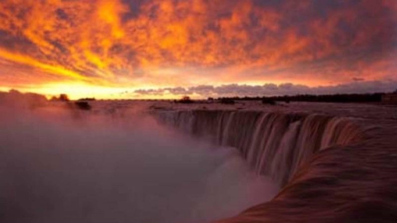 Ниагарский водопад и виктория