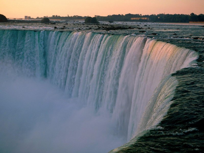 Ниагарский водопад и виктория