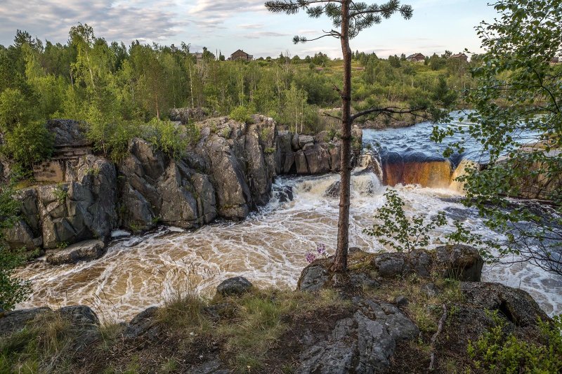 Водопад надвоицы в карелии