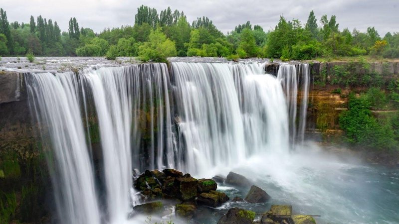 Веерообразный водопад