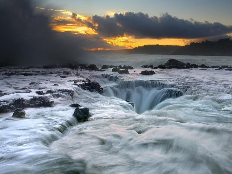 Море водопад