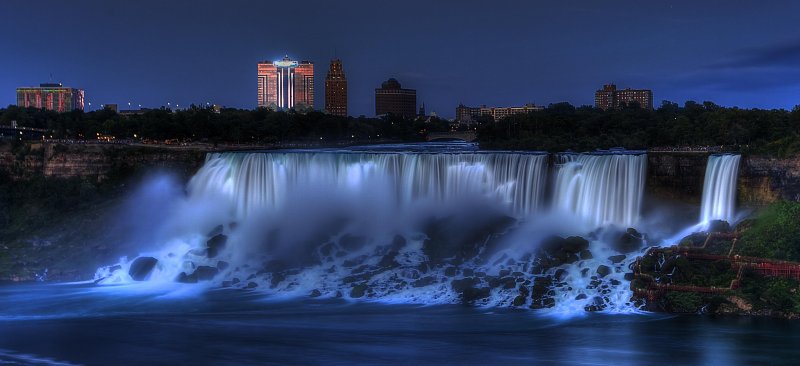 Ниагарский водопад ночью