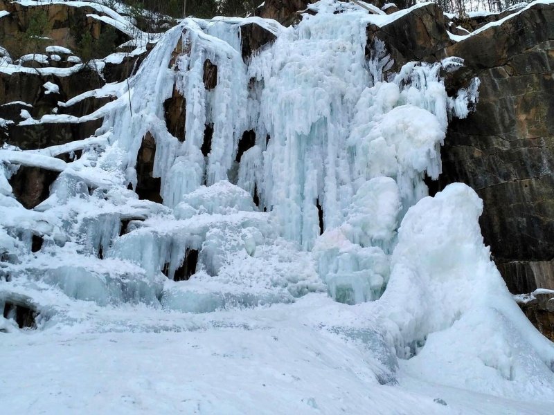 Уковский водопад зимой