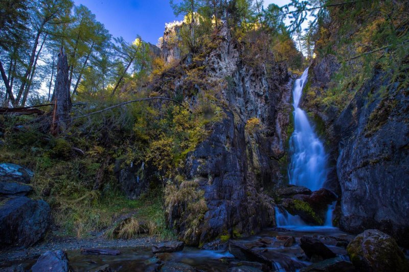 Большой уларский водопад горный алтай