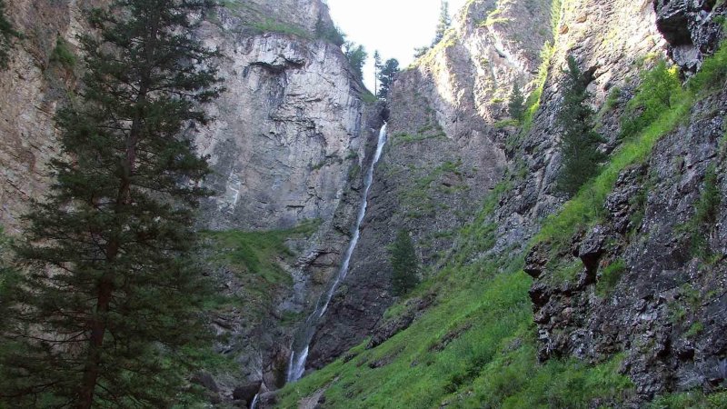 Большой уларский водопад горный алтай