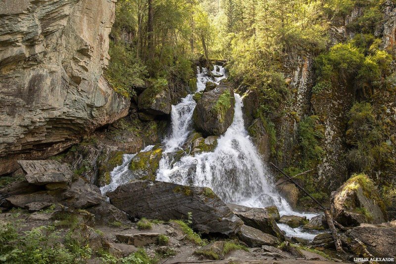 Большой уларский водопад горный алтай