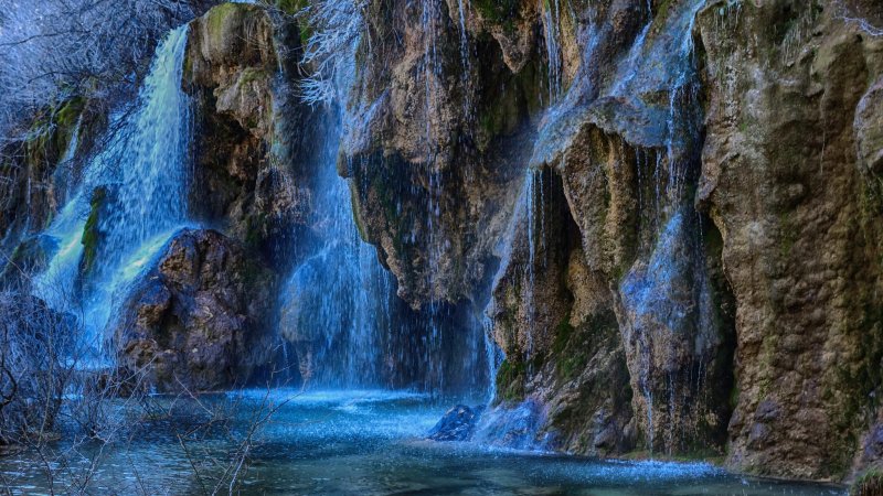 Вода водопад