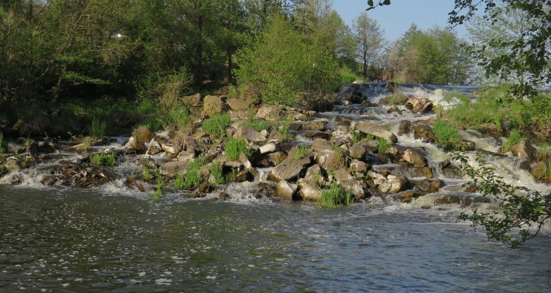 Водопад чардымские камни