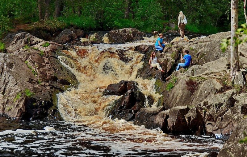 Водопад чардымские камни