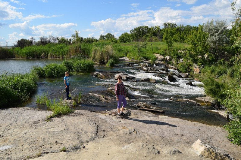 Водопад чардымские камни