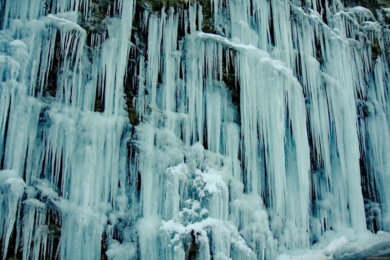 Замерзший водопад