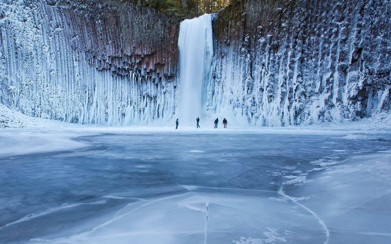 Замерзший водопад