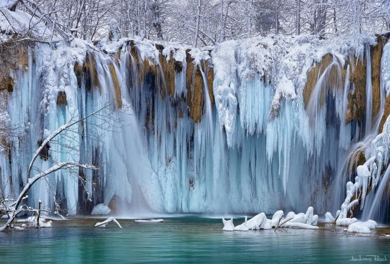 Замерзший водопад