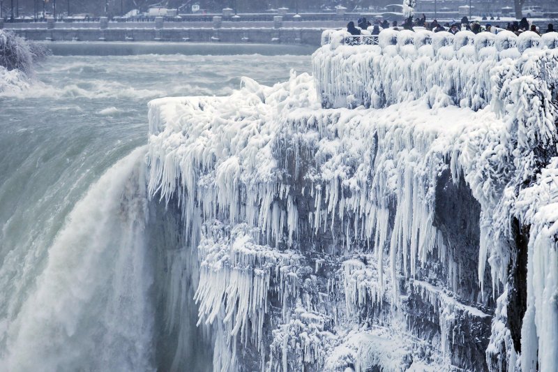 Замерзший водопад