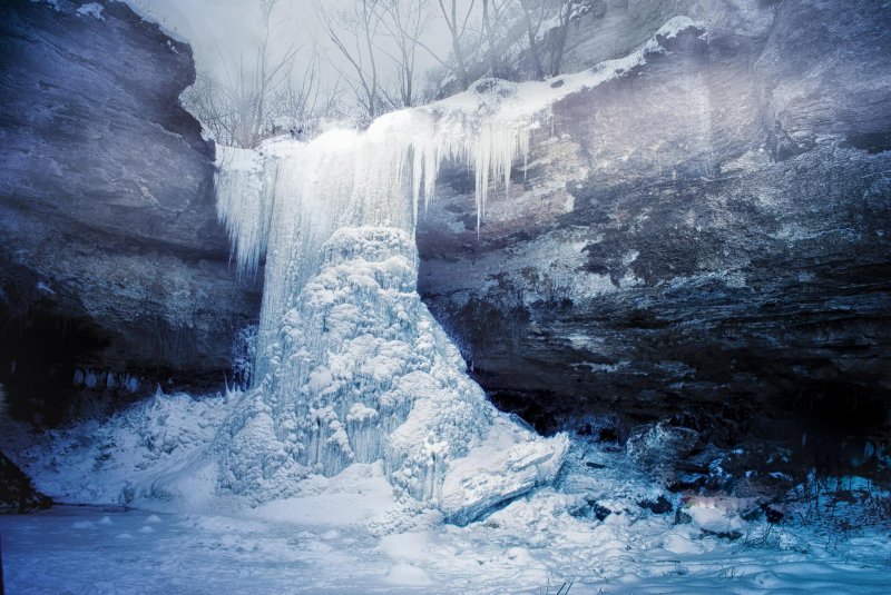 Замерзший водопад