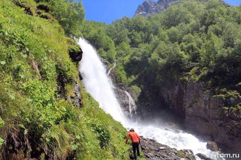 Чучхурский водопад домбай