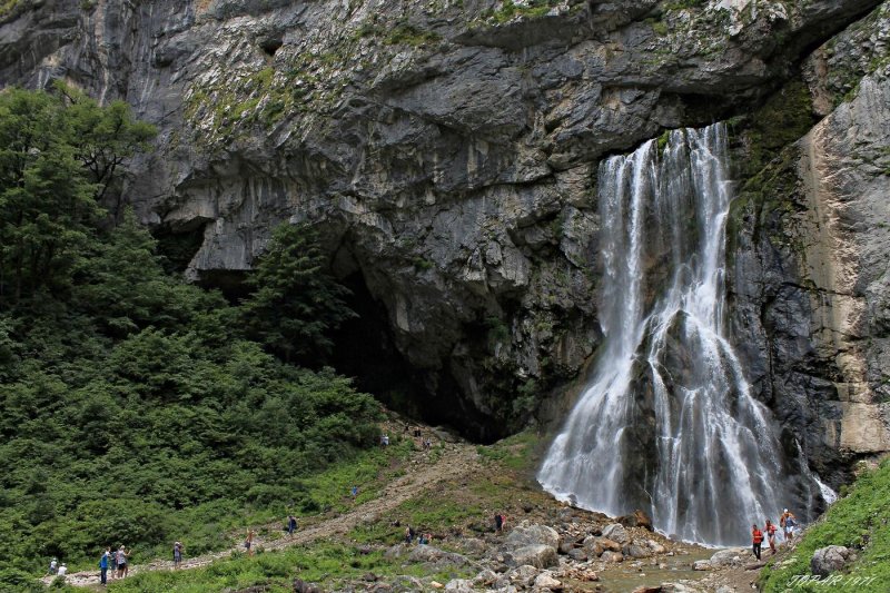 Абхазия водопад гегский