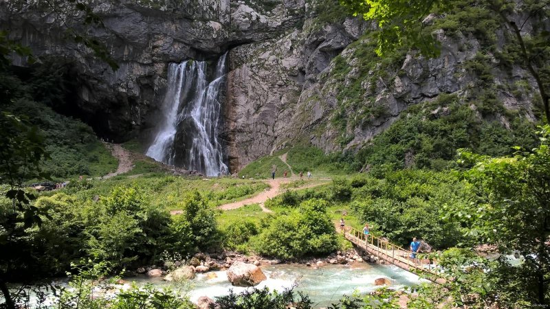 Абхазия водопад гегский