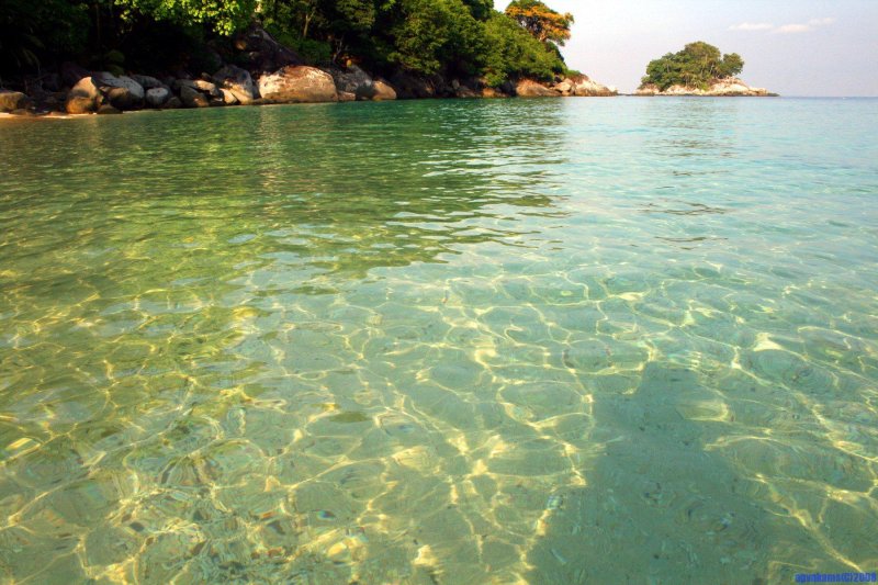 Пляж с прозрачной водой