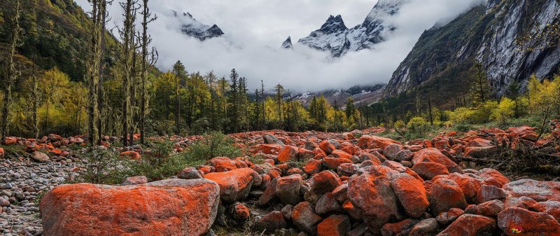 Гора красный камень