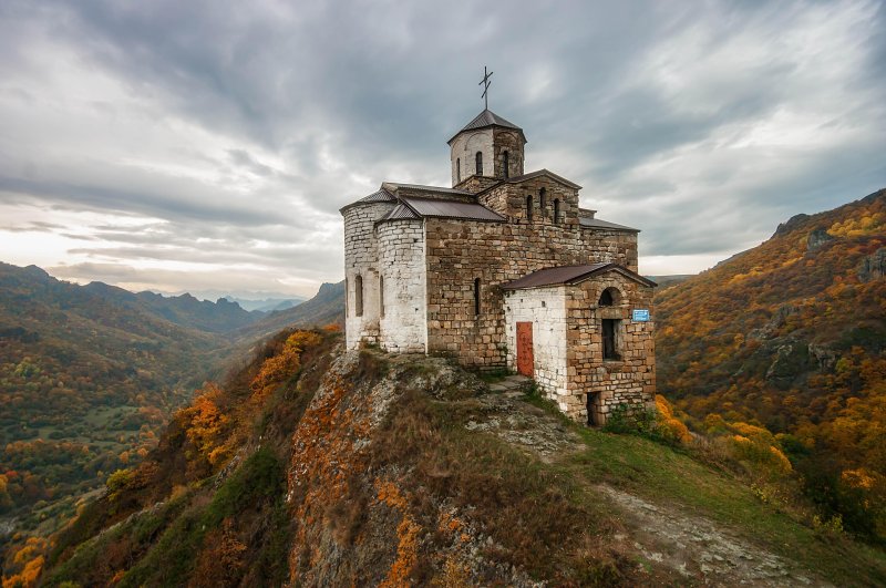 Монастырь в горах