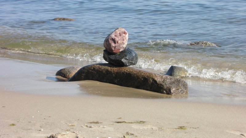 Большой камень море