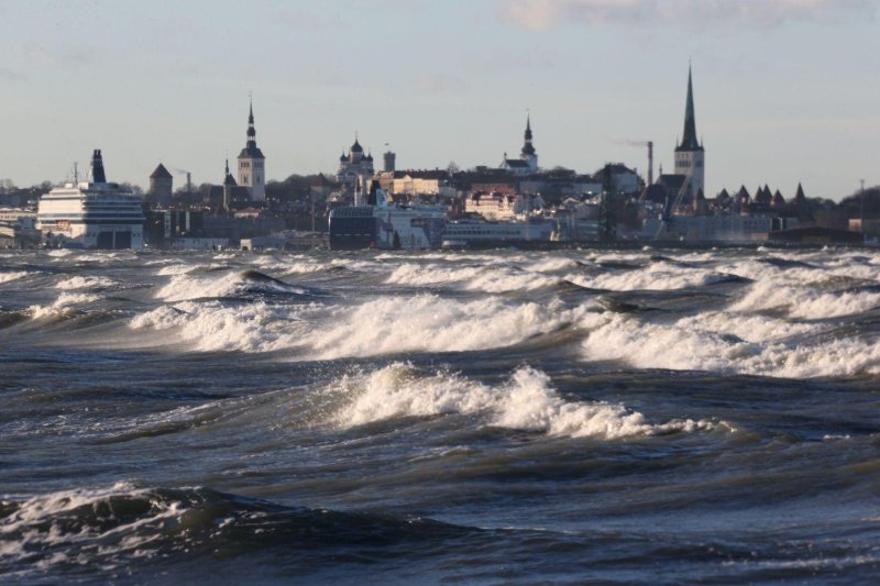 Балтийское море волны