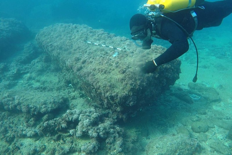 Средиземное море под водой