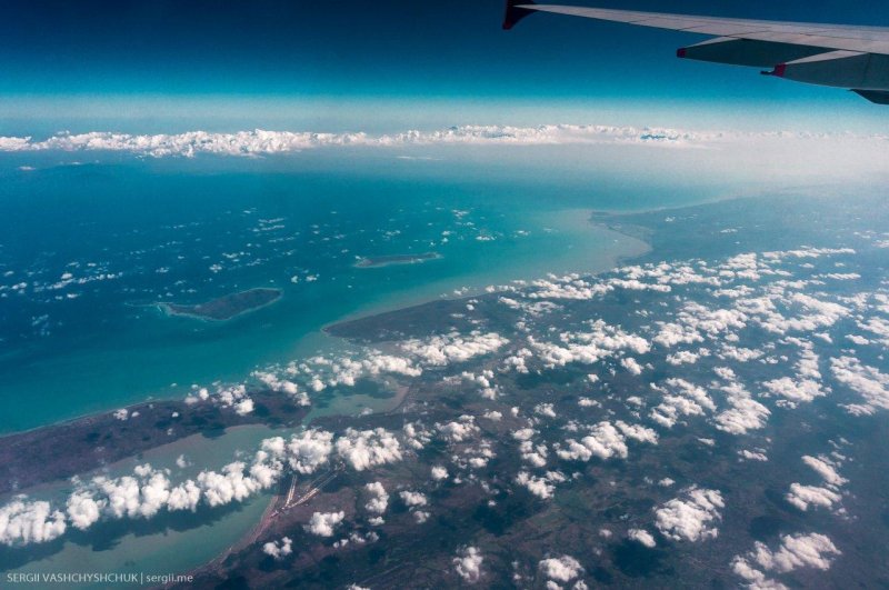 Вид с самолета на море