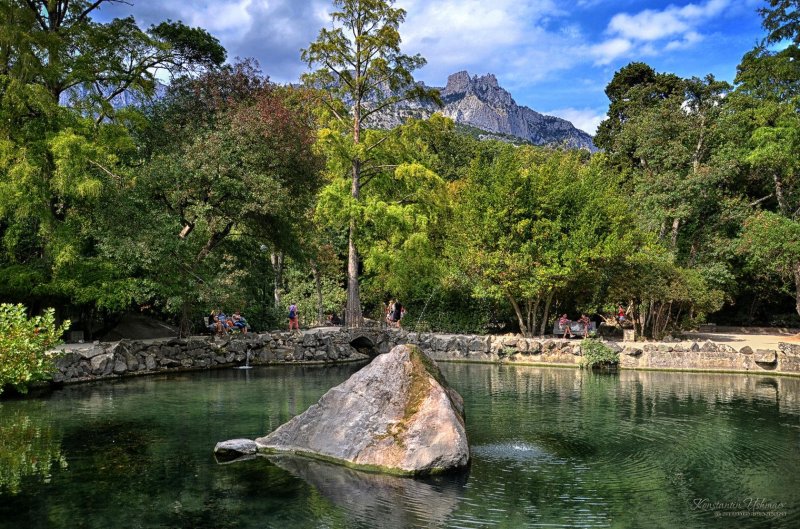 Алупкинский парк лебединое озеро