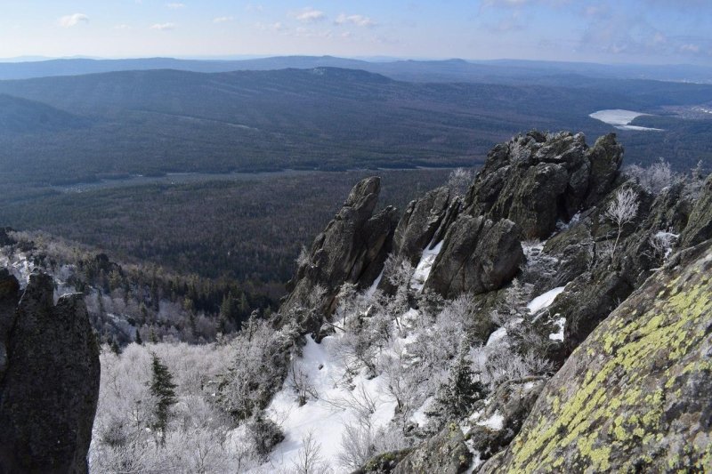 Черна скала