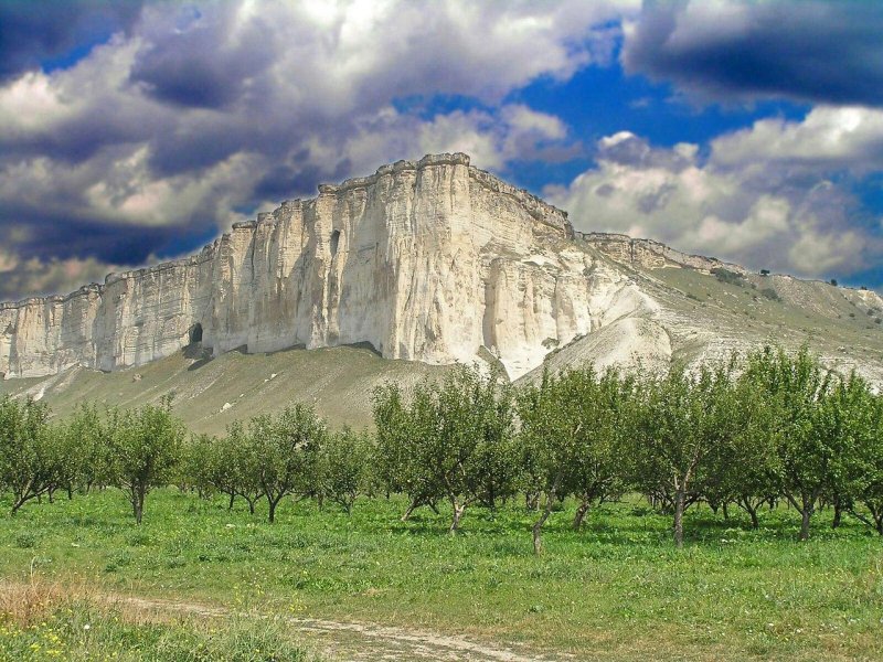 Белая скала ак кая