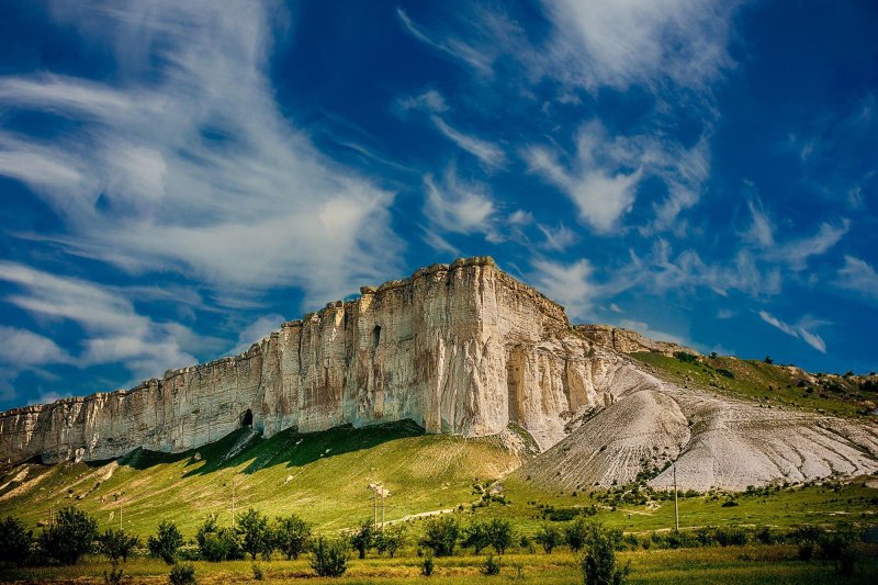 Белая скала ак кая