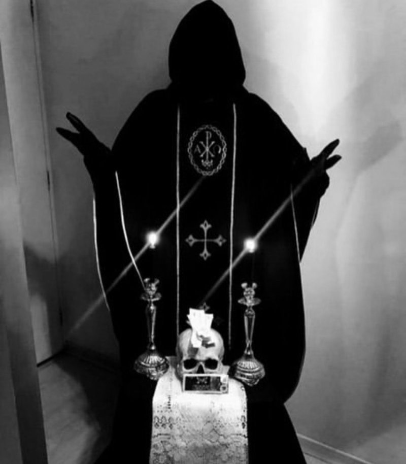 Ghost papa emeritus