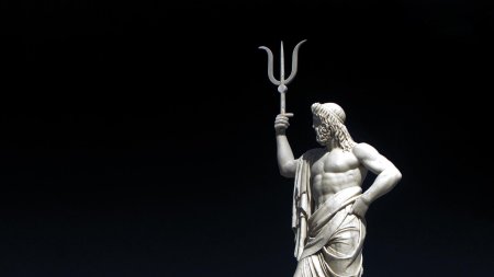 Статуя нептун посейдон