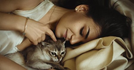 Девушка кот
