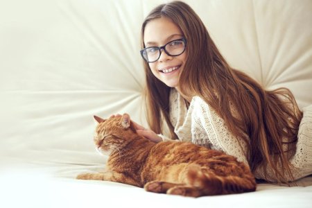 Девушка с котиком