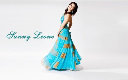 Sunny leone blue в платье