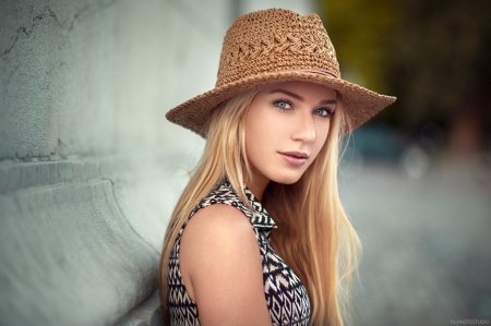 Ева микульски
