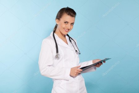 Женщина врач