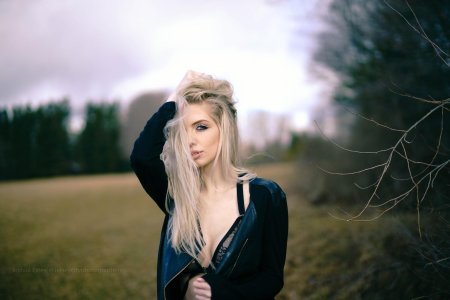 Очень красивая блондинка