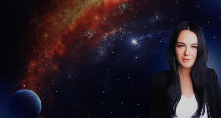 Девушка астролог