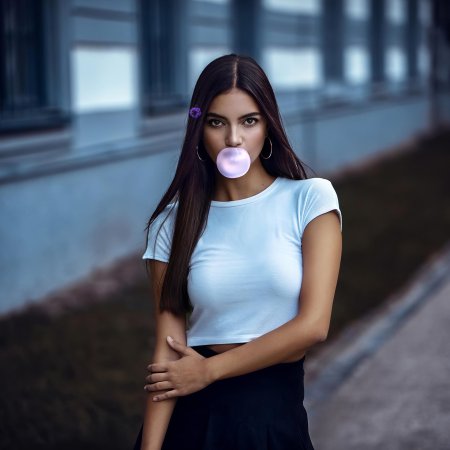 Брюнетка