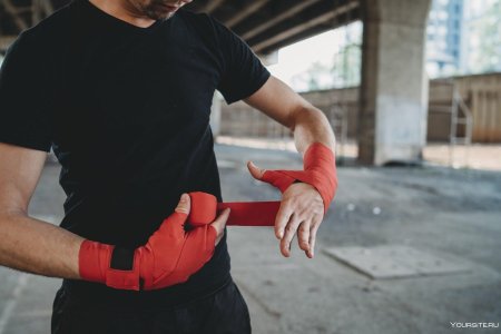 Боксерские бинты на руке