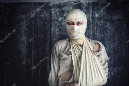 Человек в бинтах