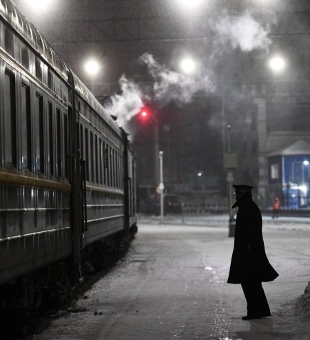 Поезд на перроне