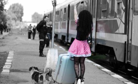 Девушка на перроне